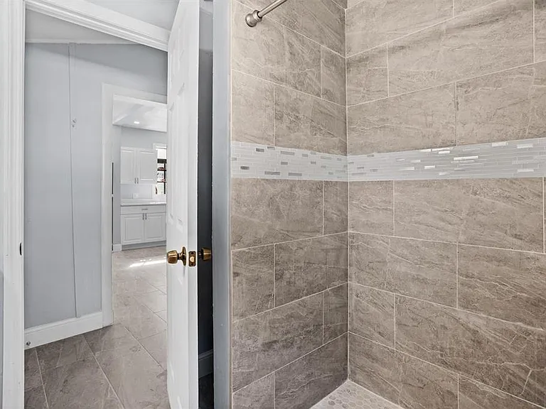 1571 S Myrtle Ave — Photo 7