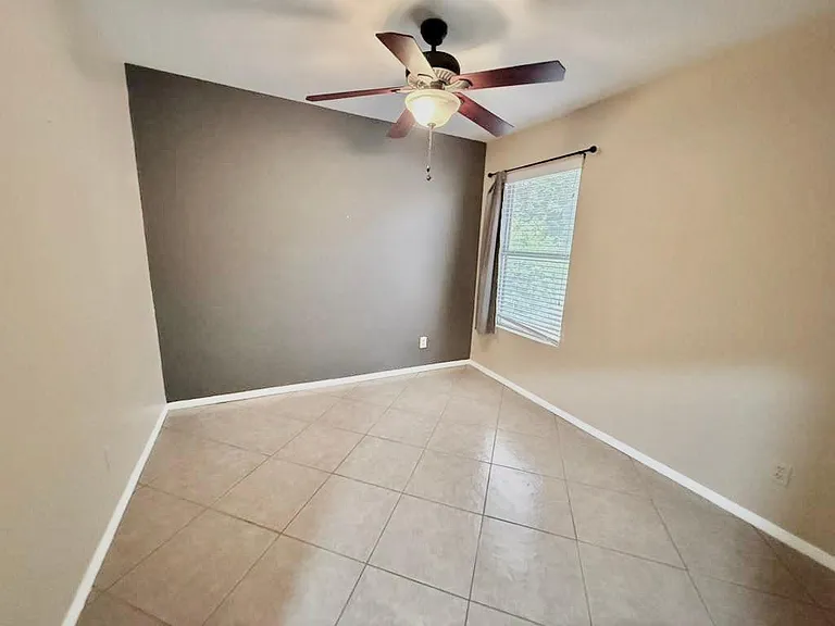 7568 W Kerry Ln — Photo 11