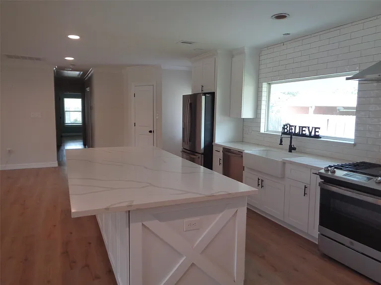 2035 Sherwood Forest St — Photo 5