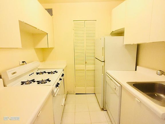 5th image of 486 Avenue Of The Americas #9E