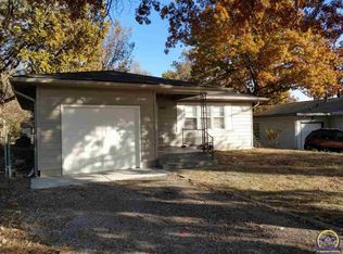 1912 SW Fairlawn Rd, Topeka, KS 66604