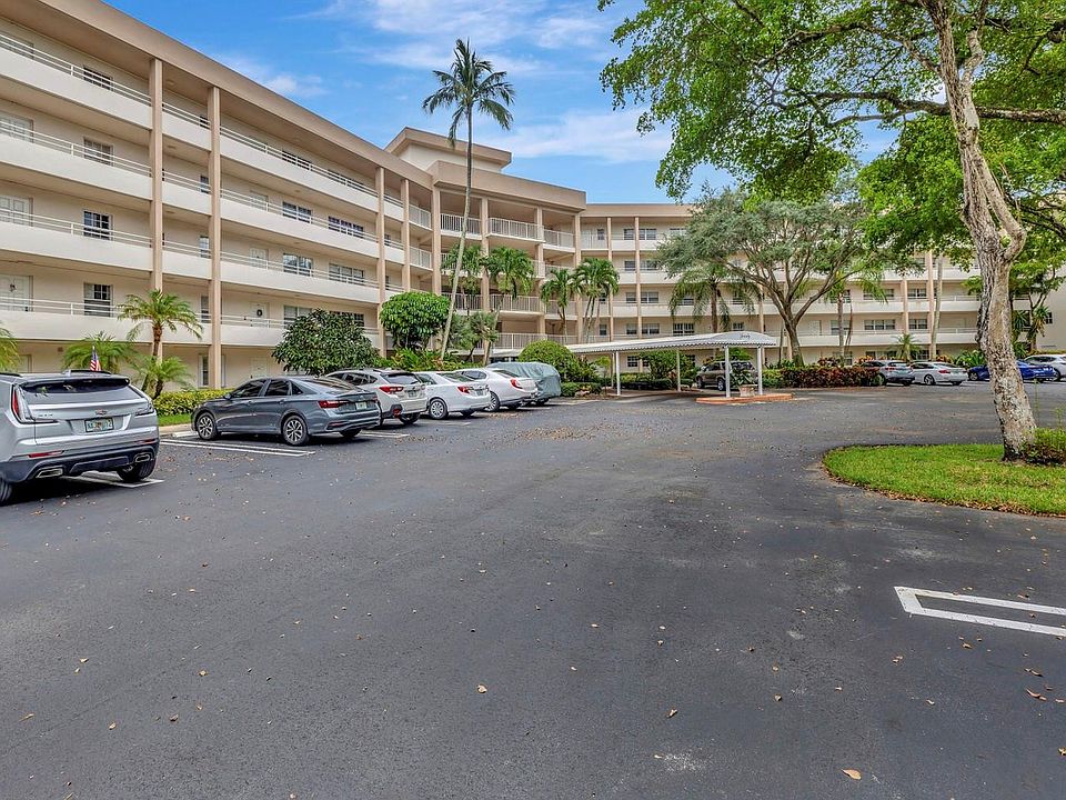 1st image of 3800 Oaks Clubhouse Drive #208
