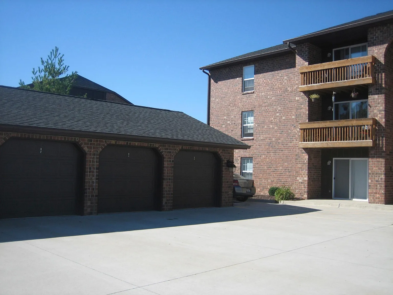 Silver Oaks — Photo 3