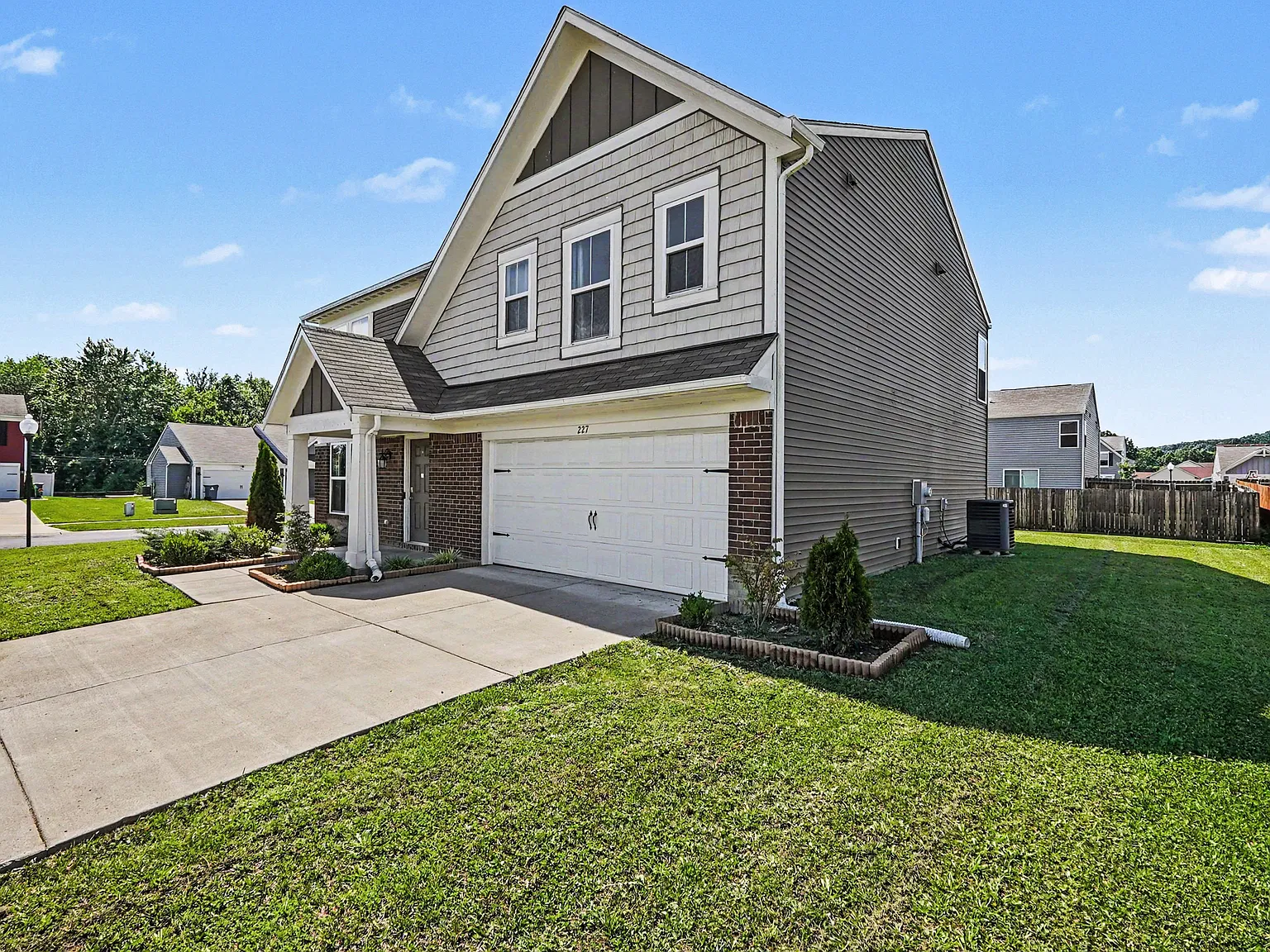4 bed, 1723 sqft, $2,000 — Photo 2
