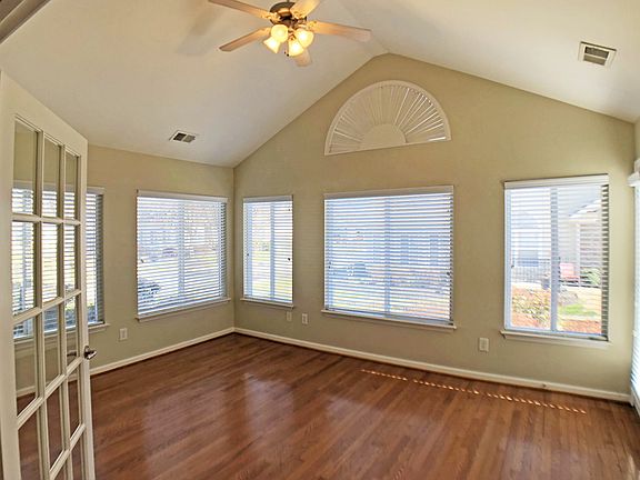 5th image of 825 Browns Ln #1501