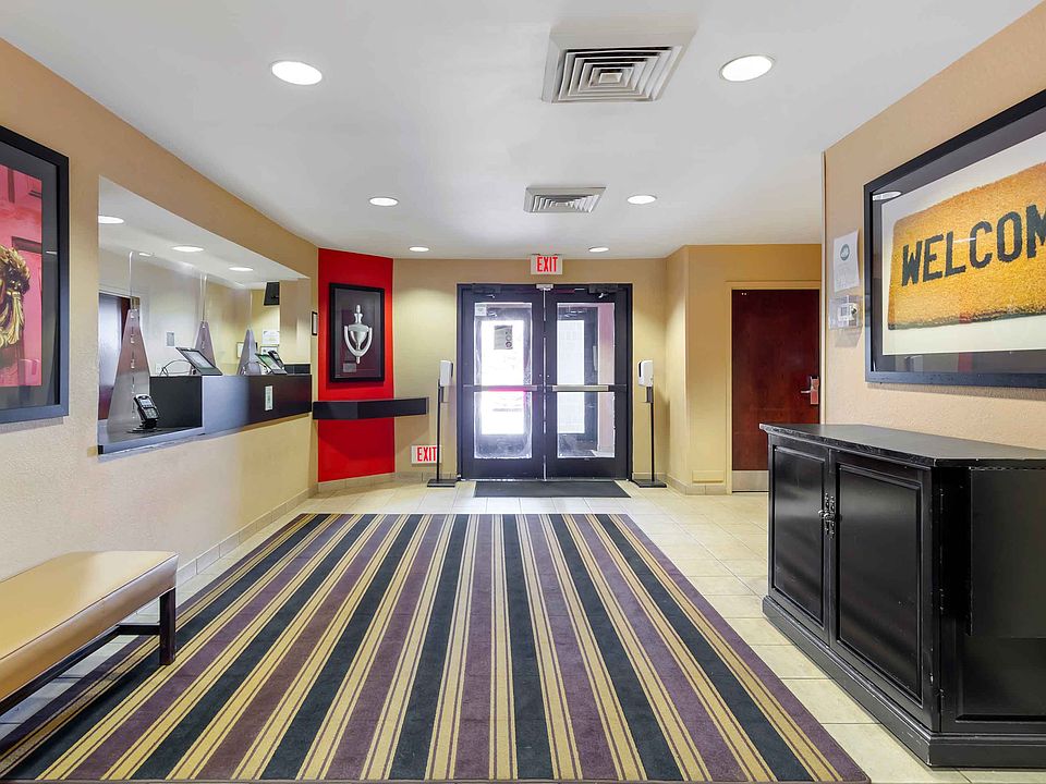 Lobby and Guest Check-in