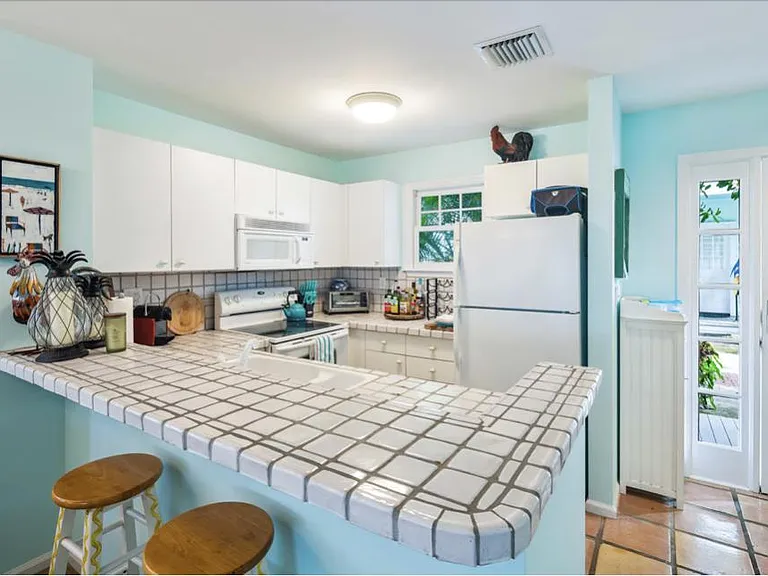 Kitchen alt. view