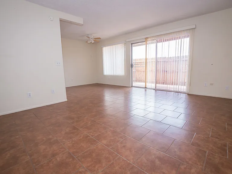 4409 Plaza Vis #B — Photo 5