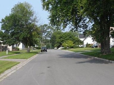 Exterior Neighborhood (street photo)
