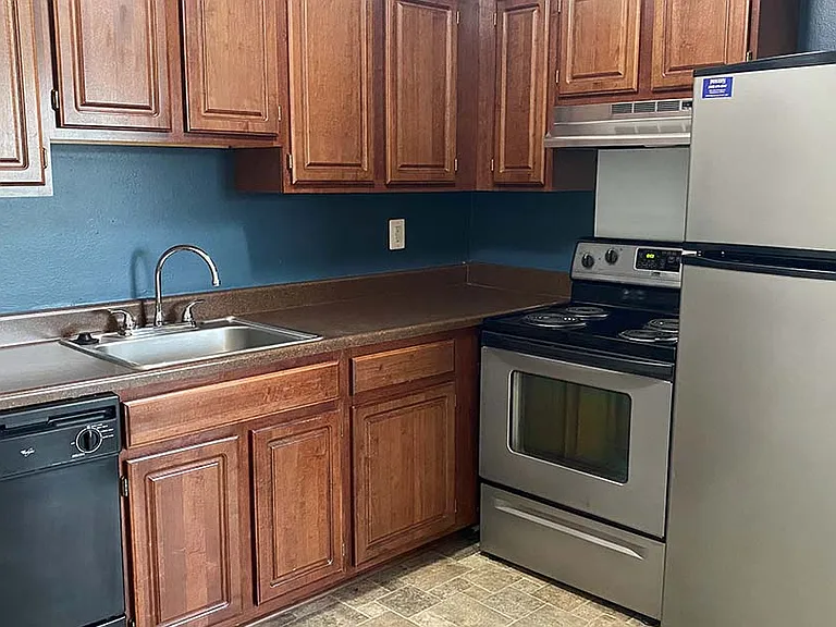 Marianne Manor Apartments — Photo 6