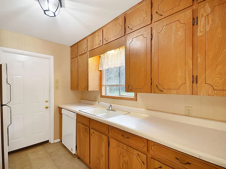 185 Oklahoma Ave — Photo 13
