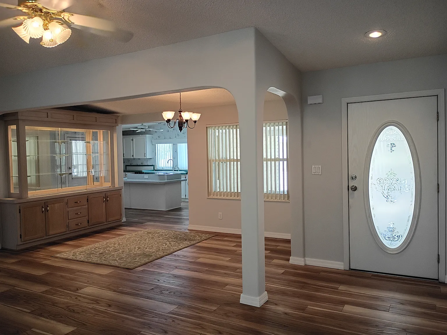 3 bed, 2.0 bath, 2044 sqft, $2,000 — Photo 4