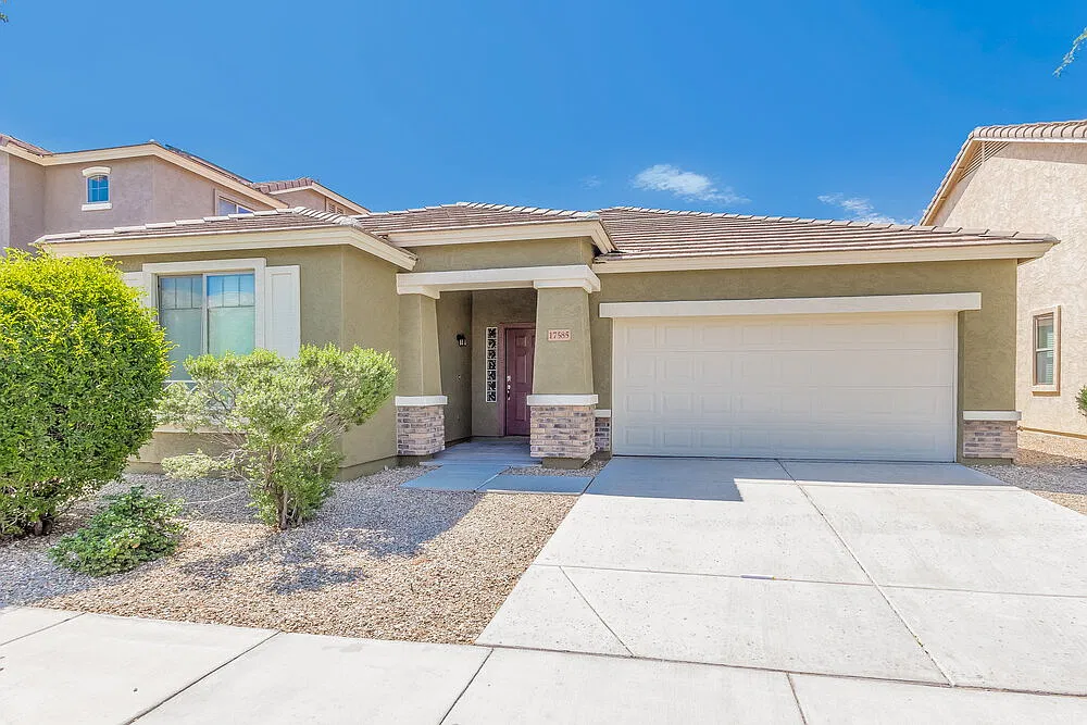 3 bed, 2.0 bath, 1305 sqft, $1,790 — Photo 1