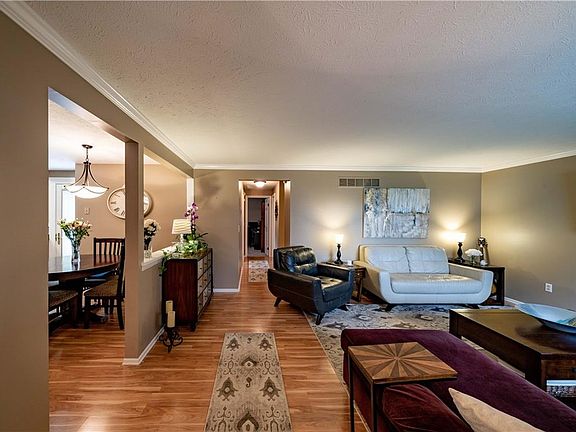 4th image of 43 Westover Dr
