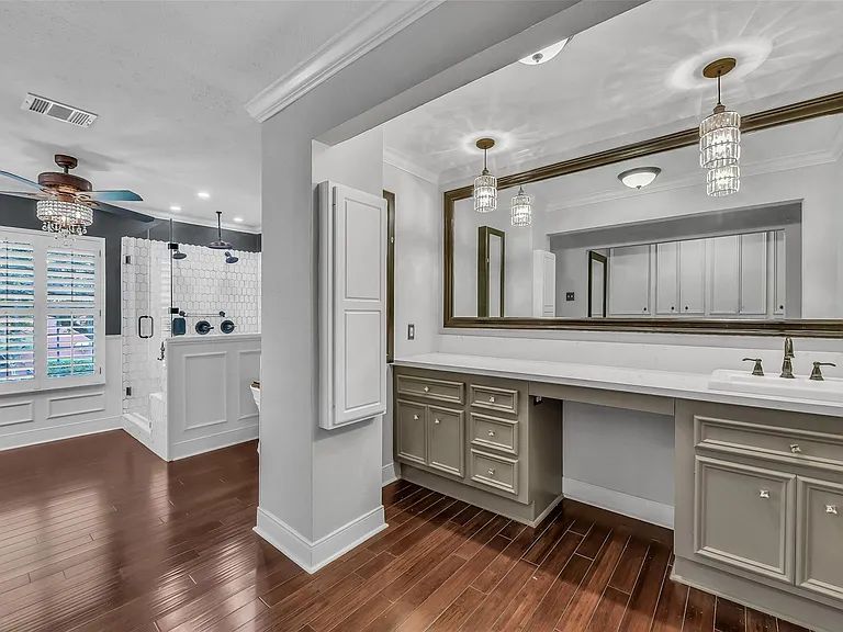 2111 Riverside Dr — Photo 13