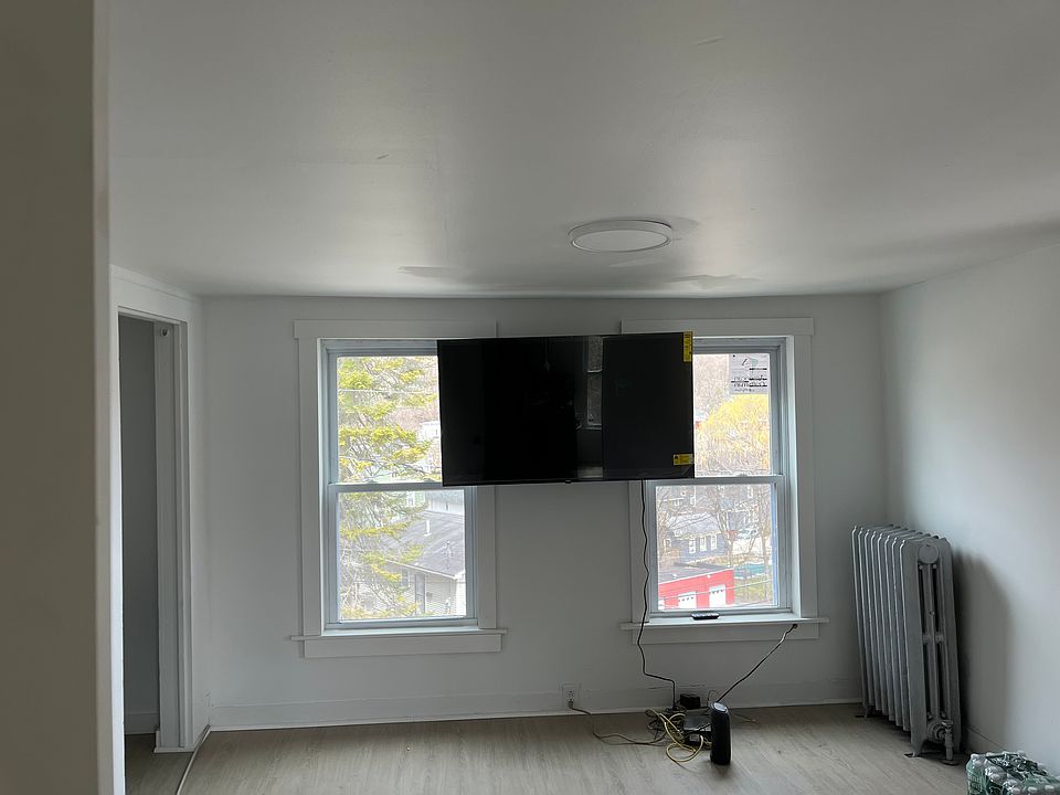 1st image of 33 W Lansing St APT 2