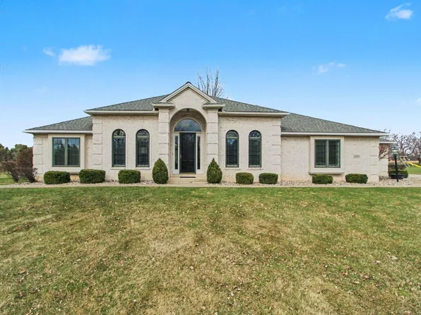 1100 Longview Ln, Saline, MI 48176