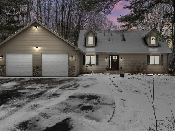 3192 Lamp Post Ln, Traverse City, MI 49685
