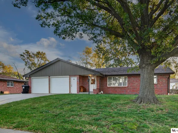 4 Beckman Cir, Malcolm, NE 68402