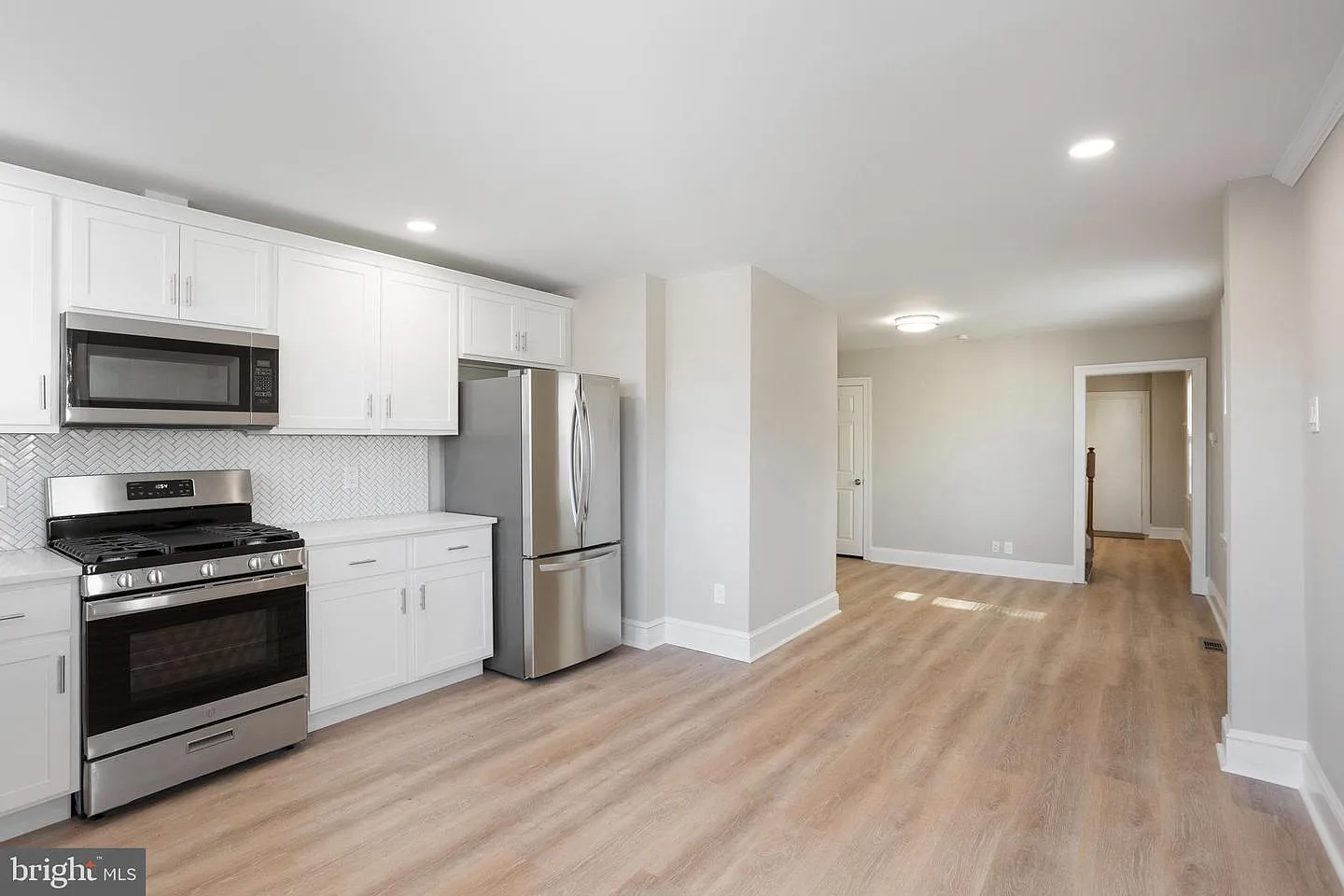 2 bed, 1.5 bath, 980 sqft, $2,245 — Photo 2