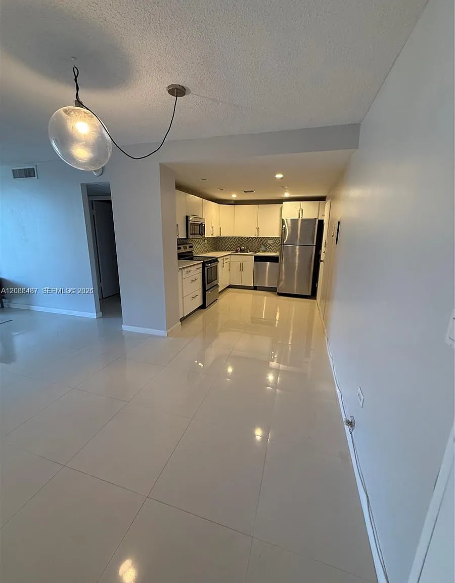 Oceanside Plaza Condo — Photo 3