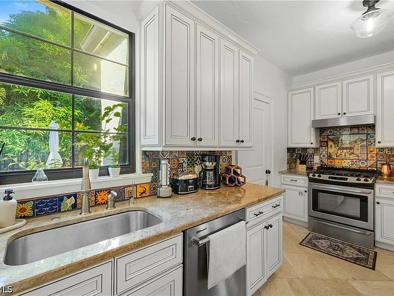 2408 Euclid Ave — Photo 9