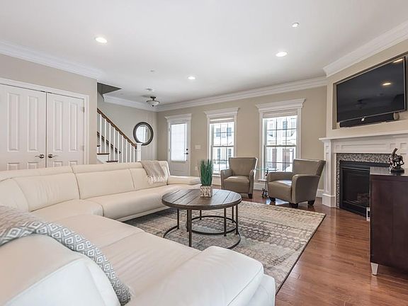 3rd image of 38 Taylor Cove Dr #19