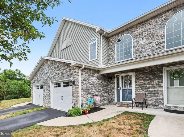 304 Briar Ridge Cir, Enola, PA 17025