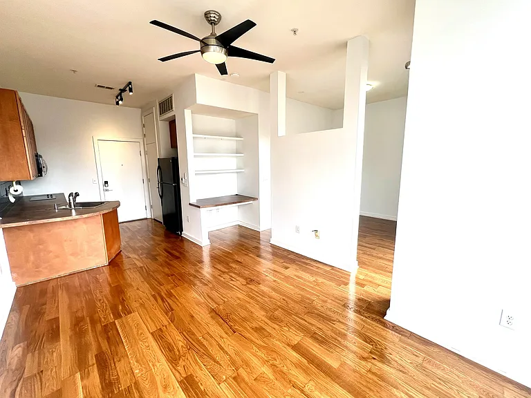525 E 6th St #308 — Photo 9