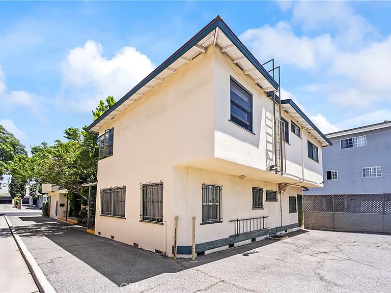 1745 N Mariposa Ave — Photo 15