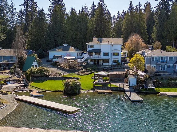 2nd image of 4217 Lakeridge Drive E