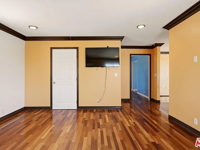 4131 Mantova Dr — Photo 35