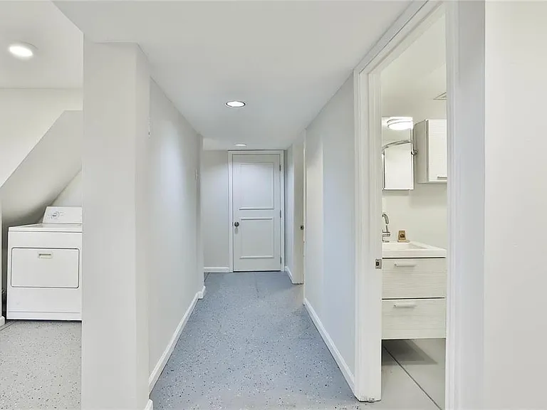 6059 Odell St — Photo 9