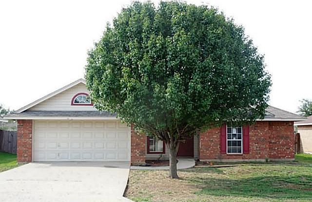 1st image of 302 Fairfield Ln