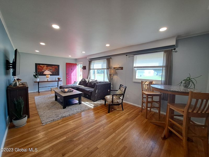 5th image of 10 Mayfair Drive