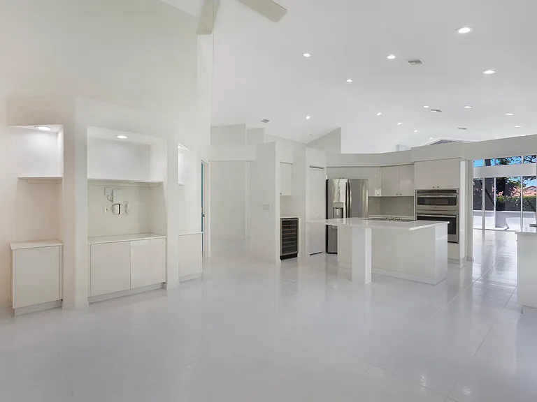 5279 Brookview Dr — Photo 11