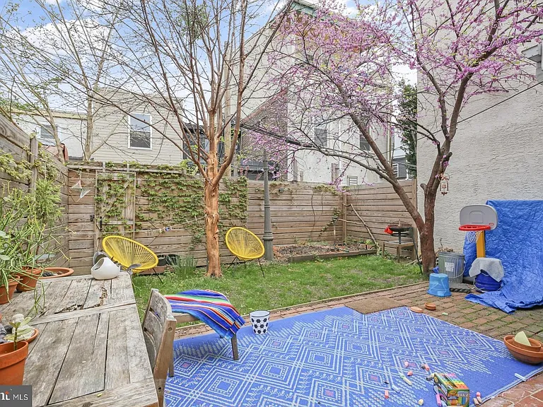1631 E Berks St — Photo 13