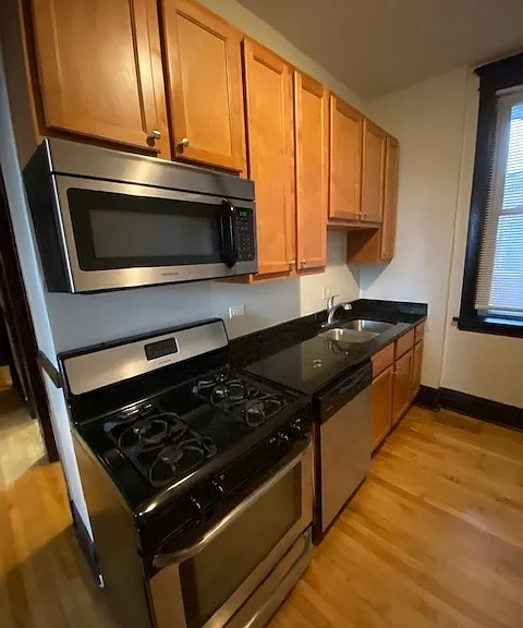 1606 W Nelson St #3 — Photo 3