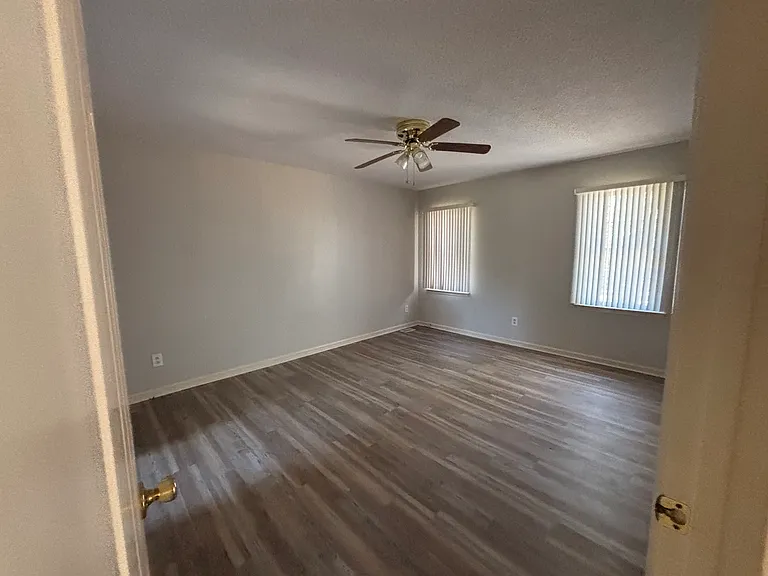 2080 Country Club Dr — Photo 9