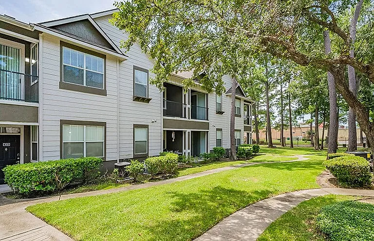 Bala Woods at Kingwood Apartments — Photo 20