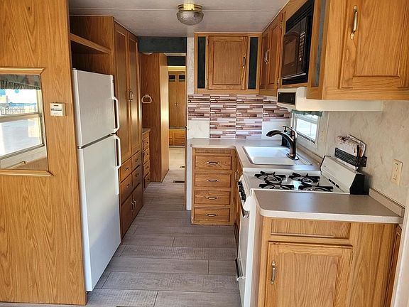 3rd image of 13139 E 49th St