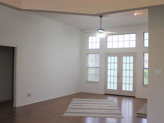 2nd image of 6302 Willowcreek Cir