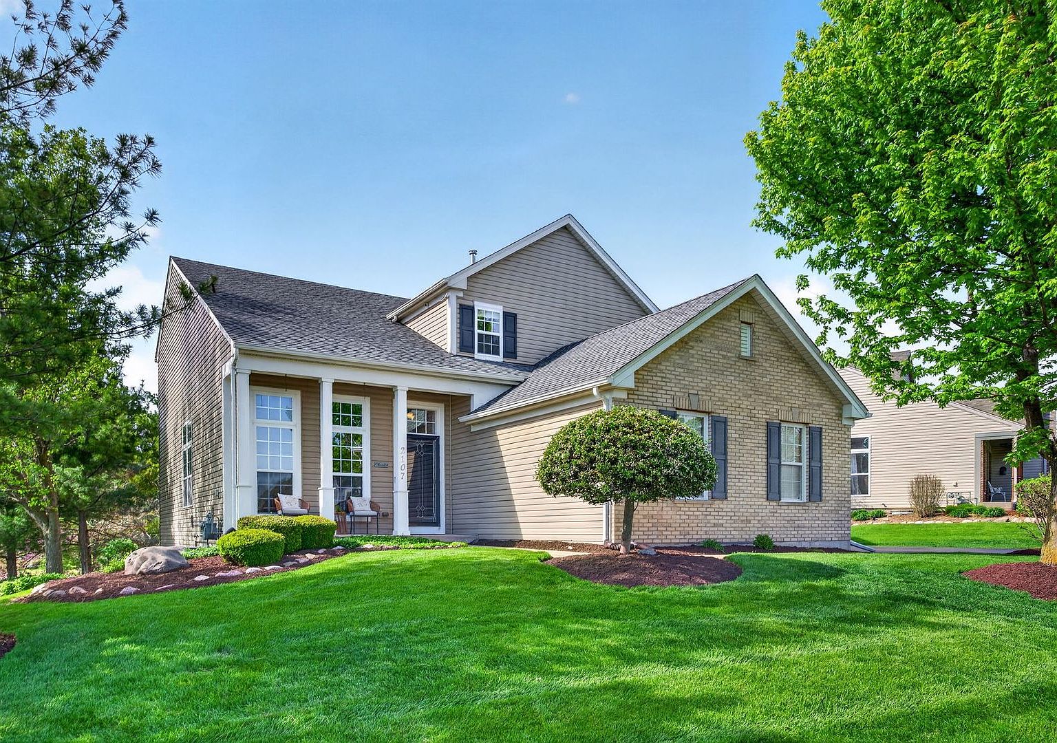 2107 Fairview Ln