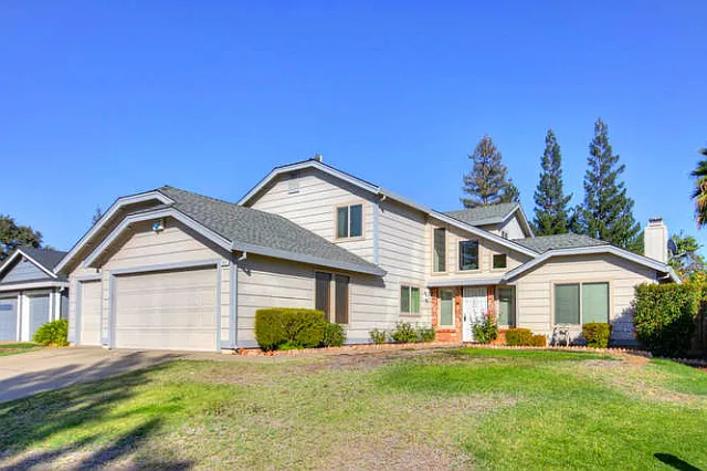 9833 Amenity Cir photo 1