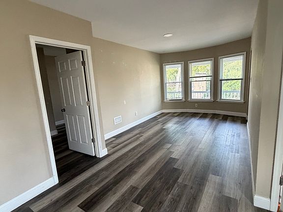 3rd image of 9861 Russell St #2
