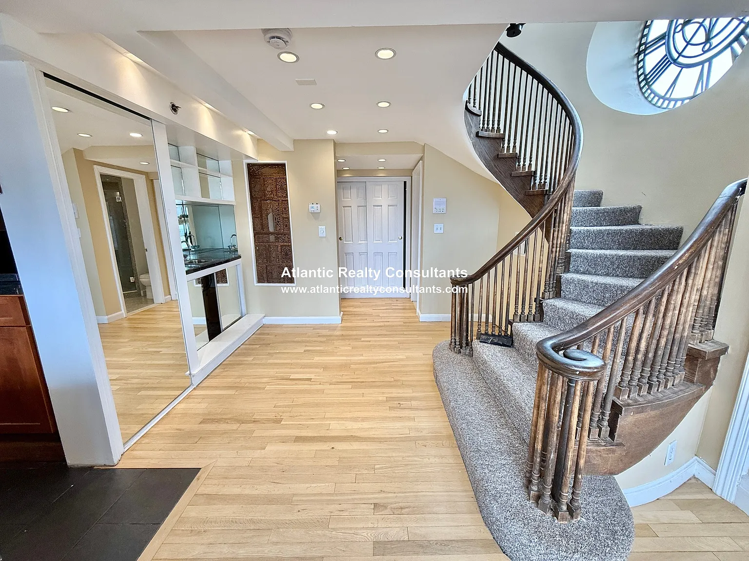 3 bed, 2.5 bath, 1250 sqft, $6,300 — Photo 4