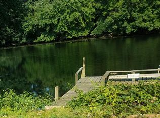 35 Pilgrim Ave, Coventry, RI 02816