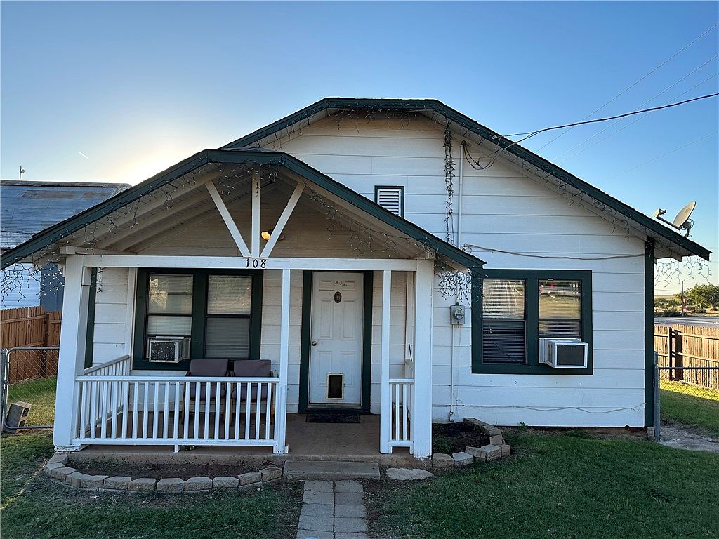 108 4th St, Sentinel, OK 73664 Zillow