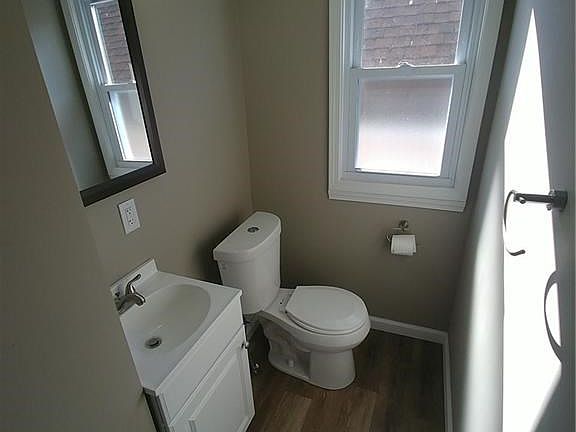 1/2 bath off mudroom