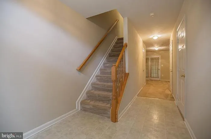 346 Cambridge Pl — Photo 2